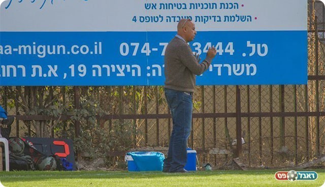 מאמן כפר קאסם ריאן טהא (רפי נחמיאס)